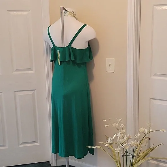 Beautiful Emerald Green Summer Dress - Picture 3 of 3